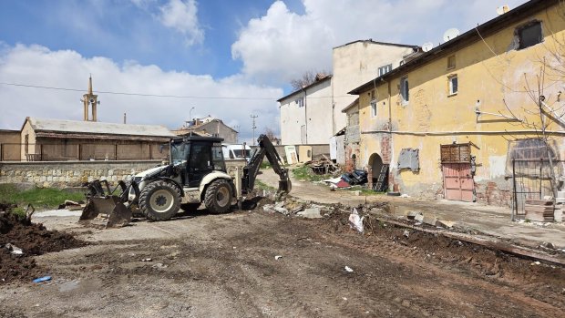 BELEDİYE BAŞKANIMIZ HAFTA SONU SAHADA DEVAM EDEN ÇALIŞMALARI İNCELEDİ