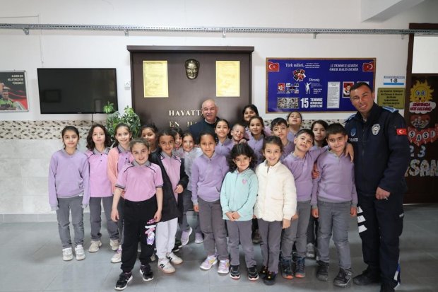 23 NİSAN’DA ÇOCUKLARA BAYRAM HEDİYESİ