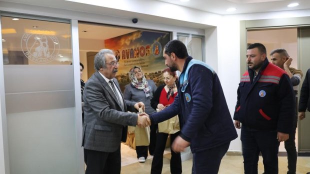 BELEDİYE BAŞKANIMIZ PERSONELLERİMİZİN YENİ YILINI KUTLADI
