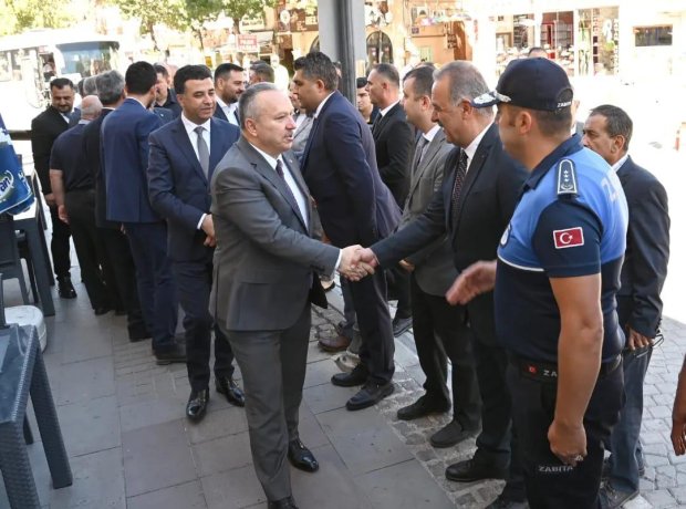 Nevşehir Valisi Sn. Ali Fidan Belediye Başkanımızı ziyaret ederek görevinde başarılar diledi.