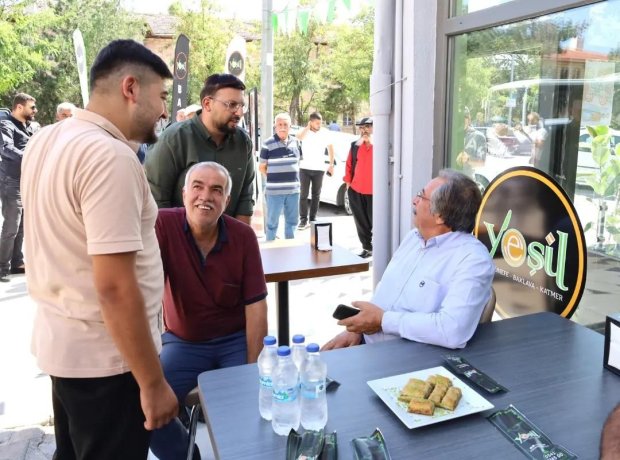 Belediye Başkanımız Mustafa Kenan Sarıtaş, ilçemiz eski lise binası karşısında Seyit Ali Zabun tarafından açılan Yeşil Künefe isimli işyerinin açılış kurdelesini kesip, hayırlı olsun dileklerinde bulundu.