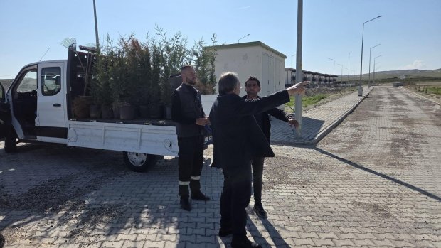 BAHAR SEZONUYLA BİRLİKTE YEŞİL ALAN ÇALIŞMALARI HIZ KAZANDI
