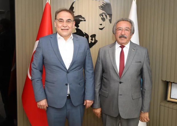 Önceki Dönem Nevşehir Milletvekili Sn. Yücel Menekşe ile Sn. Halil Doğan Belediye Başkanımıza hayırlı olsun ziyaretinde bulundular.