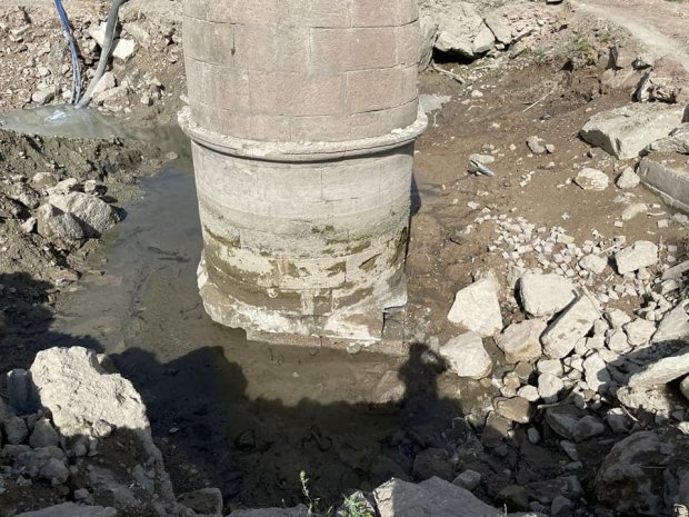 Belediye Başkanımız Tarihi Taş Köprü’müzde devam eden restorasyon çalışmalarını yerinde inceldi.
