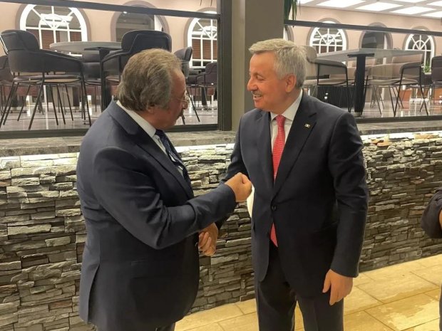 Belediye Başkanımız Mustafa Kenan Sarıtaş MHP Belediye Meclis üyesi Vedat Elma ile birlikte Moldova Nevşehir Fahri Konsolosu Uğurhan Şaşmaz beyin Konsolosluk verilme resepsiyonuna katılım sağladılar.