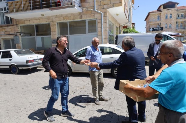 Tarihi Avanos Taşköprümüzün resmi açılış töreni dolayısıyla, Belediye Başkanımız Sayın Mustafa Kenan Sarıtaş'ın özel olarak hazırlattığı aşureler halkımıza ikram edildi.