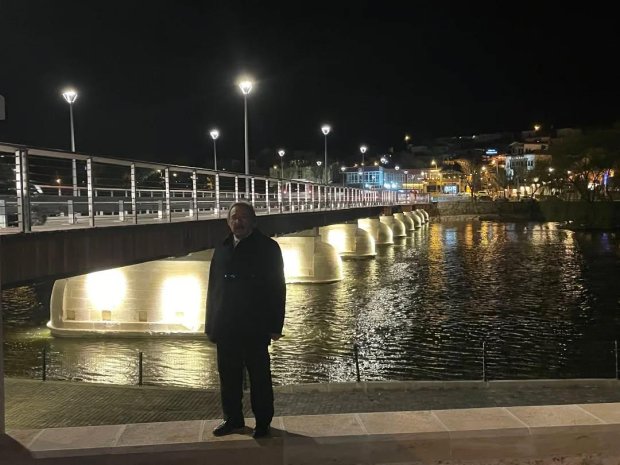 Avanos Tarihi Taş Köprü, aydınlatma çalışmalarının tamamlanmasıyla birlikte göz kamaştıran bir görünüme kavuştu.