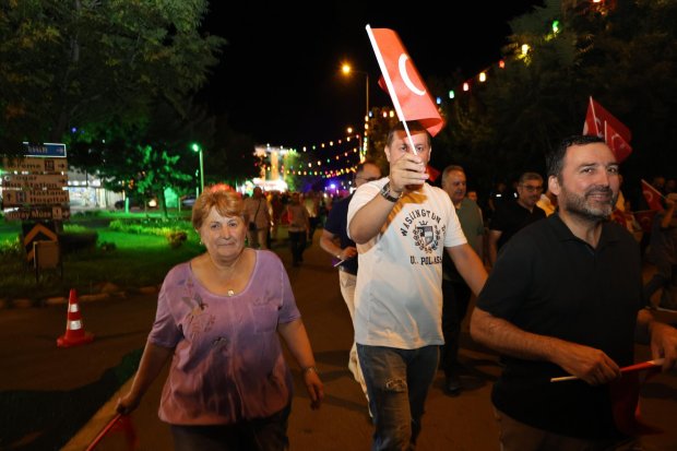 15 TEMMUZ DEMOKRASİ VE MİLLÎ BİRLİK GÜNÜ, İLÇEMİZDE BÜYÜK BİR COŞKU VE ANLAM YÜKLÜ BİR PROGRAMLA ANILDI