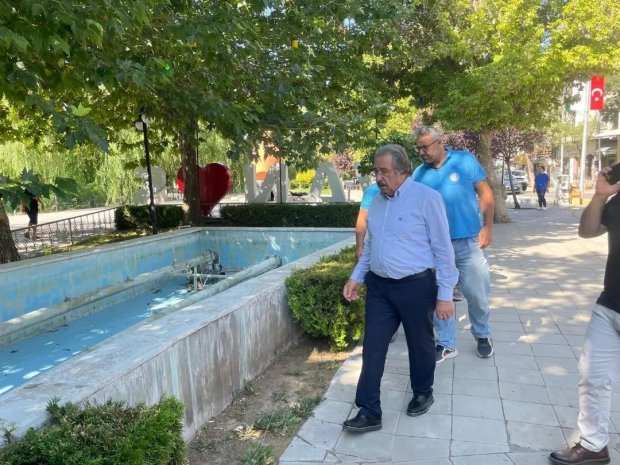 Belediye Başkanımız Mustafa Kenan Sarıtaş, Tarihi Taş Köprüde yapılan restorasyon çalışmasını ve ekiplerimizin gerçekleştirdikleri çalışmaları inceleyerek kontrol etti.