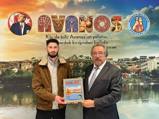 Belediye Başkanımız Sayın Mustafa Kenan Sarıtaş, ilçemizde yeni açılarak faaliyete başlayan işletmelerin sahiplerine “Hayırlı Olsun Plaketi” takdim etti.