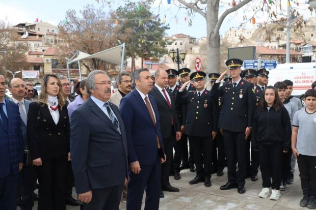 18 Mart Şehitleri Anma Günü ve Çanakkale Deniz Zaferi'nin 110. yıl dönümü dolayısıyla Cumhuriyet Meydanı Atatürk Anıtında tören düzenlendi.