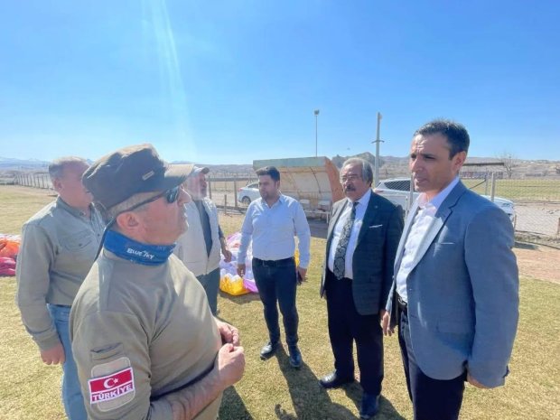 Nevşehir İl Spor ve Gençlik Müdürü Sn. Muhsin Özdemir ve Belediye Başkanımız Sn. Mustafa Kenan Sarıtaş bir araya gelerek, ilçemizde gerçekleştirilmesi planlanan spor yatırımlarıyla ilgili sahada inceleme yaptılar. Yapılan saha çalışmaları ve incelemeler s