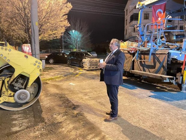 Sarıhan Caddesinde Sıcak Asfalt Çalışması Devam Ediyor.