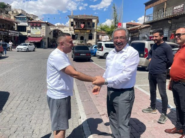 Belediye Başkanımız Mustafa Kenan Sarıtaş Çarşı esnaflarını ziyaret edip hayırlı işler diledi sohbet etti.