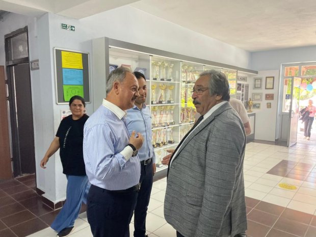 Belediye Başkanımız Sayın Mustafa Kenan Sarıtaş ilçemiz Ahmet Ergün Ortaokulunda düzenlenen bilim şenliğine katıldı.