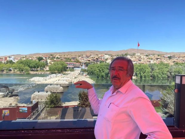 Belediye Başkanımız Köprümüzün mümkün olan en kısa zamanda hizmete açılabilmesi için yetkililerden bilgi alarak çalışmaları yakından takip ediyor.