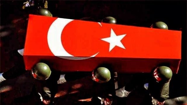 İzmir/Menemen’de görevi başında geçirdiği rahatsızlık nedeniyle şehit olan Topçu Uzman Çavuş Mehmet KÖKCÜ’ye Allah’tan rahmet, yakınlarına ve aziz milletimize başsağlığı diliyorum.