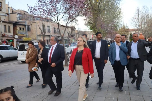 TBMM MHP Grup Başkanvekili ve Nevşehir Milletvekilimiz Sn. Prof. Dr. Filiz Kılıç, Belediye Başkanımız Sn. Mustafa Kenan Sarıtaş, MHP Avanos İlçe Başkanımız Sn. Alparslan Atasoy ve İl Genel Meclis Üyemiz Sn. Murat Öztürk, çarşı merkezinde ve Kızılırmak ken
