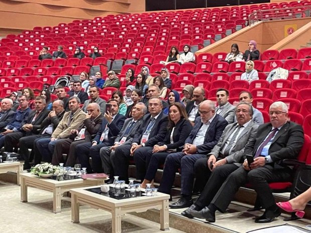 Belediye Başkanımız Mustafa Kenan Sarıtaş, NEVÜ toplantı salonunda Alev Alatlı Anısına Kapadokya'da Matematik teması ile Uluslararası Matematik ve Matematik Eğitimi konferansına katılım sağladı.