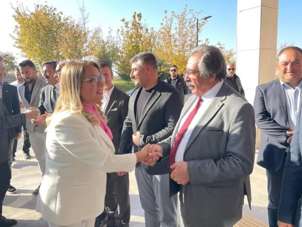 Belediye Başkanımız Mustafa Kenan Sarıtaş, Nevşehir Hacı Bektaş Veli Üniversitesi Kongre ve Kültür Merkezinde gerçekleştirilen " Kardeş Filistin Halkını Anlamak ve Anlatmak" adlı panele katıldı.