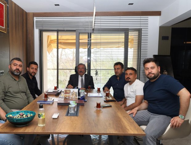 Avanos Kız Mesleki ve Teknik Anadolu Lisesi inşaat ihalesini üstlenen BFC İnşaat firmasının müteahhidi Sayın Ahmet Toprak, Belediye Başkanımız Sayın Mustafa Kenan Sarıtaş’ı makamında ziyaret etti.