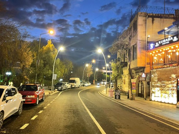 Aydınlatma lambaları ile birlikte şehir merkezimizin gece estetiği ve görünürlüğü daha da artırıldı.