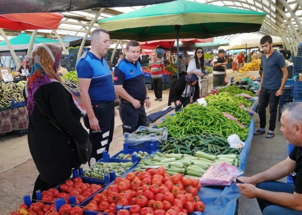 Açık Pazar Yerinde Etiket ve Hijyen Kontrolü Yapıldı