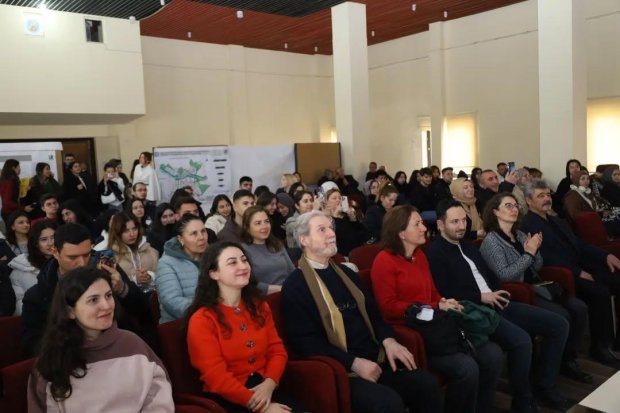 Gazi Üniversitesi Şehir ve Bölge Planlama Bölümü öğrencilerinin tasarım olarak 2040 yılı için Avanos’u planlama çalışmalarını içeren serginin açılışı yapıldı.