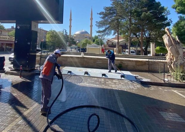 Yol, Kaldırım ve Çöp Konteynerlarında Temizlik Çalışmaları