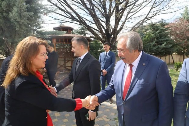Avanos’ta kurumlar arası resmi bayramlaşma programı gerçekleştirildi.
