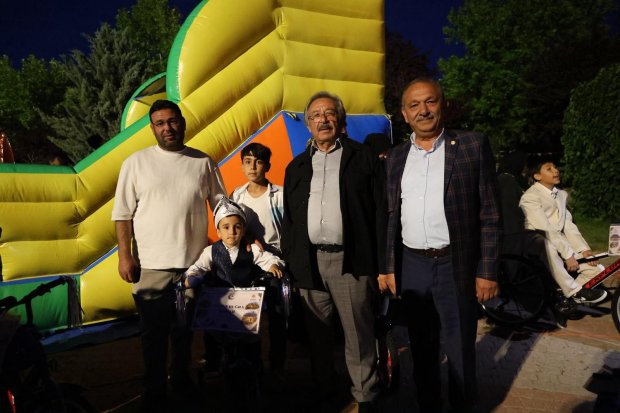 KAYSERİ VAKIFLAR BÖLGE MÜDÜRLÜĞÜ TARAFINDAN AVANOS'TA TOPLU SÜNNET ŞÖLENİ GERÇEKLEŞTİRİLDİ