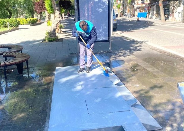 Yol, Kaldırım ve Çöp Konteynerlarında Temizlik Çalışmaları