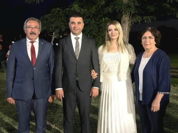 Belediye Başkanımız, Diyarbakır Vali Yardımcılığına atanan Avanos Kaymakamımız Aziz Gölbaşı için düzenlenen veda yemeğine katıldı.