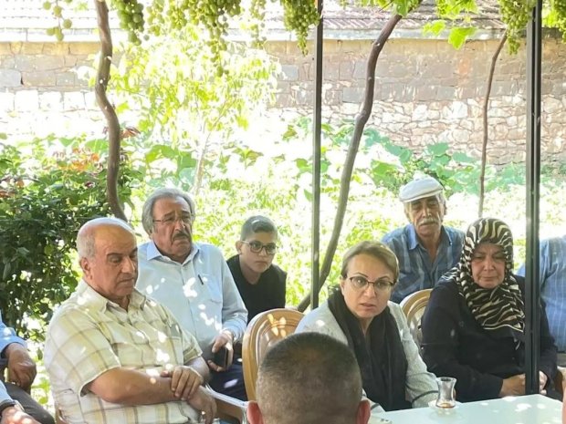 MHP Nevşehir Milletvekilimiz Grup Başkanvekili Prof. Dr. Filiz Kılıç, Belediye Başkanımız Mustafa Kenan Sarıtaş, MHP Nevşehir İl Başkanı Ali Akkoç ile beraber Kozaklı ilçesi Abdi Köyünde şehidimiz Ahmet Şahan’ın evini ziyaret ettiler.