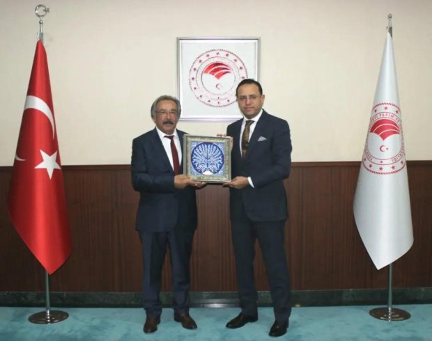 Belediye Başkanımız, hemşehrimiz Tarım ve Orman Bakan Yardımcısı Av. Ebubekir Gizligider'i makamında ziyaret etti.