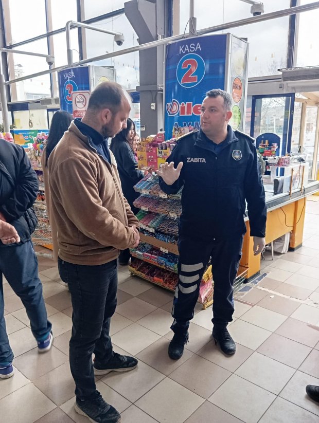 Zabıta Ekiplerimiz İlçemizde Faaliyet Gösteren İşyerlerini Denetledi