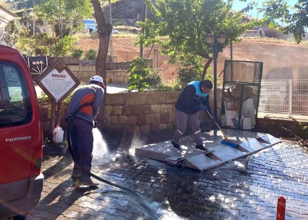 Yol, Kaldırım ve Çöp Konteynerlarında Temizlik Çalışmaları
