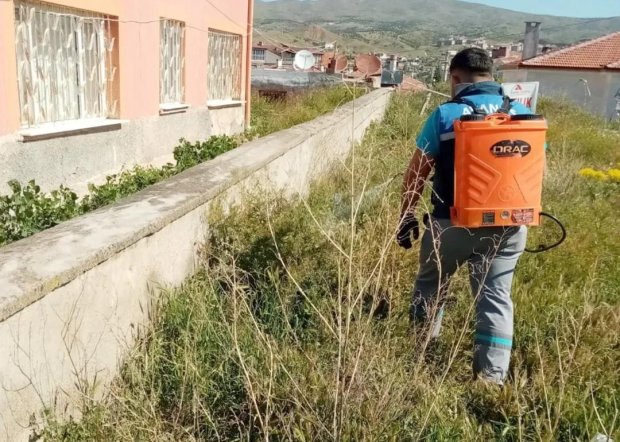Haşere ve Böceklere Karşı İlaçlama Çalışmaları Yapılıyor