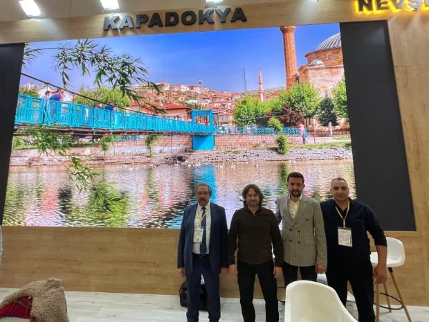 Nevşehir Valimiz Sayın Ali Fidan, EMITT 2025 Turizm Fuarında Avanos Standını Ziyaret Etti.