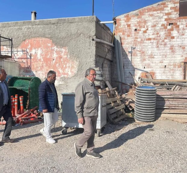 Belediye Başkanımız Mustafa Kenan Sarıtaş Belediye iş ocakları, marangozhane ve Sanayi bölgesinde devam eden temizlik çalışmalarını yerinde inceledi.