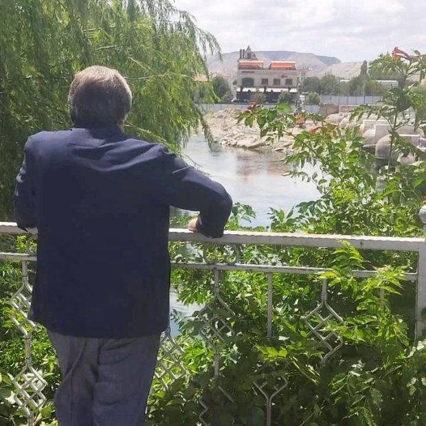 Belediye Başkanımız, tarihi taş köprümüzde devam eden restorasyon çalışmalarını kontrol edip vatandaşlarımızla sohbet etti.
