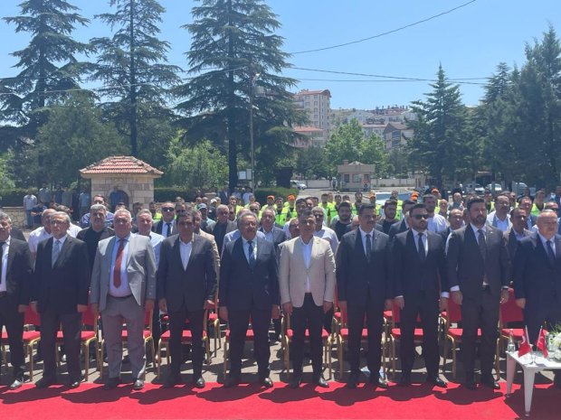 Nevşehir İl Özel İdaresi tarafından düzenlenen “Sezon Açılışı ve Araç Tanıtım Programı”, yoğun bir katılımla İl Özel İdaresi yerleşkesinde gerçekleştirildi.