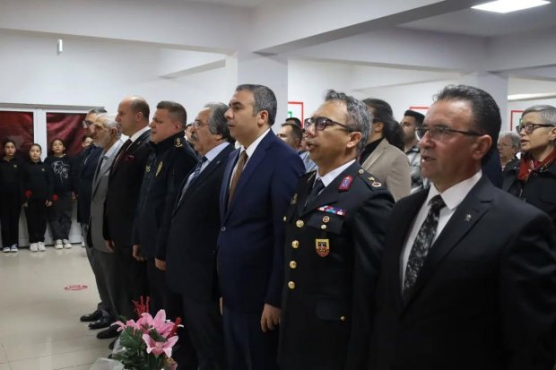 18 Mart Şehitleri Anma Günü ve Çanakkale Deniz Zaferi’nin 110.Yıl Dönümü münasebetiyle Avanos Mehmet Akif Ersoy Ortaokulu’nda anma programı düzenlendi.