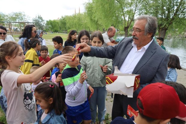 Kapadokya At ve Atçılık Kültür Festivali kapsamında çocuklara yönelik Pony Clup midilli atlarıyla ata binme deneyim etkinliği gerçekleştirildi.