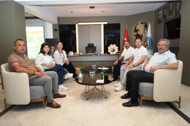 Erciyes Üniversitesi Rektörlük Güzel Sanatlar Bölüm Başkanı Sayın Öğr. Gör. Nihal Şengün ve akademisyenler Belediye Başkanımızı ziyaret ettiler.