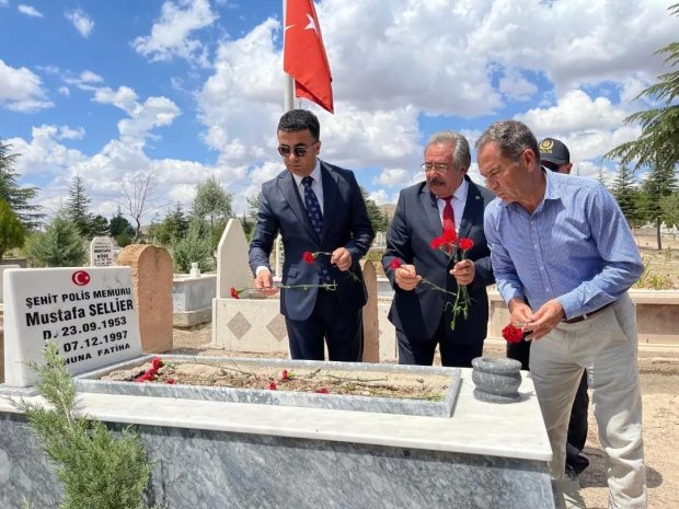 15 Temmuz Demokrasi ve Milli Birlik Günü anma programı kapsamında şehitlik ziyareti gerçekleştirildi.