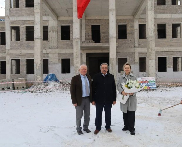 TBMM MHP Grup Başkanvekili ve Nevşehir Milletvekilimiz Sn. Prof. Dr. Filiz Kılıç ile Belediye Başkanımız Sn. Mustafa Kenan Sarıtaş, ilçemizde yapımı devam eden yeni hükümet konağı binasının inşaat ve şantiyesini ziyaret ettiler.