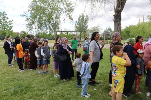 Kapadokya At ve Atçılık Kültür Festivali kapsamında çocuklara yönelik Pony Clup midilli atlarıyla ata binme deneyim etkinliği gerçekleştirildi.