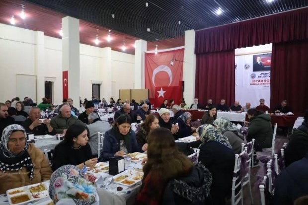 Belediyemiz tarafından düzenlenen geleneksel iftar yemeği, yoğun katılımla devam ediyor.