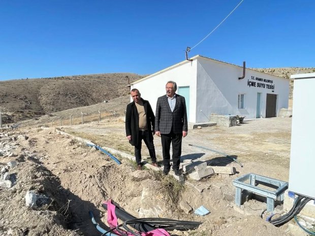 Köybağı Değirmenbaşı su kuyularımızın enerji ihtiyacını karşılamak amacıyla kurulumuna başlanan güneş enerji panellerinin montaj çalışmaları tamamlanıyor.